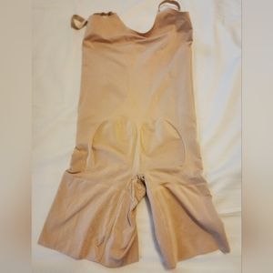 Spanx on-core bodysuit, MEDIUM